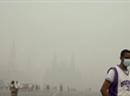 Moskau war auch am Sonntag in dichten Rauch gehüllt.