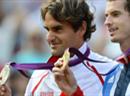 Roger Federer und Andy Murray mit den Medaillen.