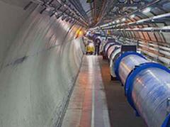 Der Teilchenbeschleuniger liegt circa 100 Meter unter dem Boden.