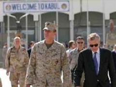 General	James Jones mit NATO-Generalsekretär Jaap de Hoop Scheffer in Kabul.