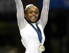 Daiane Dos Santos (BRA) mit ihrer Goldmedaille.