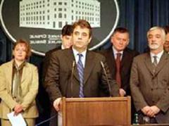 Kostunica erkennt in Kosovo ein Pogrom gegen ansässige Serben.