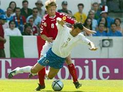 Thomas Helvig gegen Gianluca Zambrotta: Italien und Dänemark trennten sich torlos 0:0.