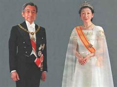 Das Kaiserpaar verneigte sich schweigend vor dem koreanischen Mahnmal.