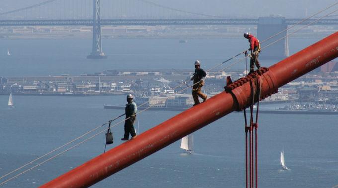 Arbeiter auf der Golden Gate Brigde in San Francisco.