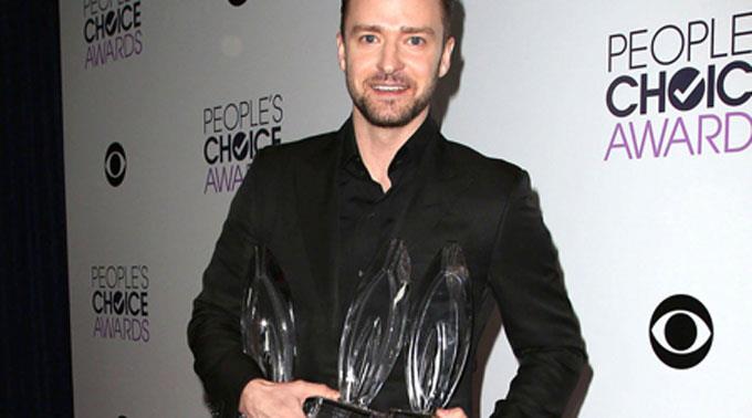 Justin Timberlake freute sich gestern über drei Trophäen bei den People's Choice Awards - und feierte das mit Fast Food.