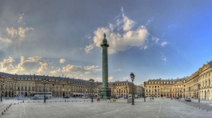 Auf dem Vendôme-Platz sorgt derzeit eine Skulptur für Aufsehen. (Archivbild)