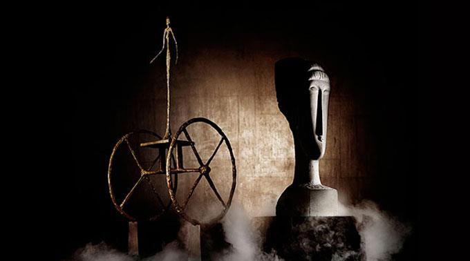 Alberto Giacometti's Chariot (links) und Amadeo Modigliani's Tête (rechts).