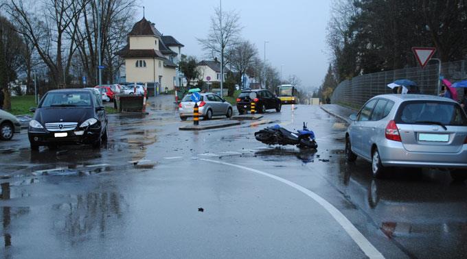 Der Unfall ereignete sich bei der Verzweigung Hochstrasse/Gemsgasse.