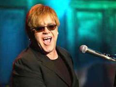 Elton John kann auf ein exzessives Leben zurückblicken.